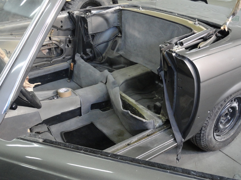 Mercedes W107 30