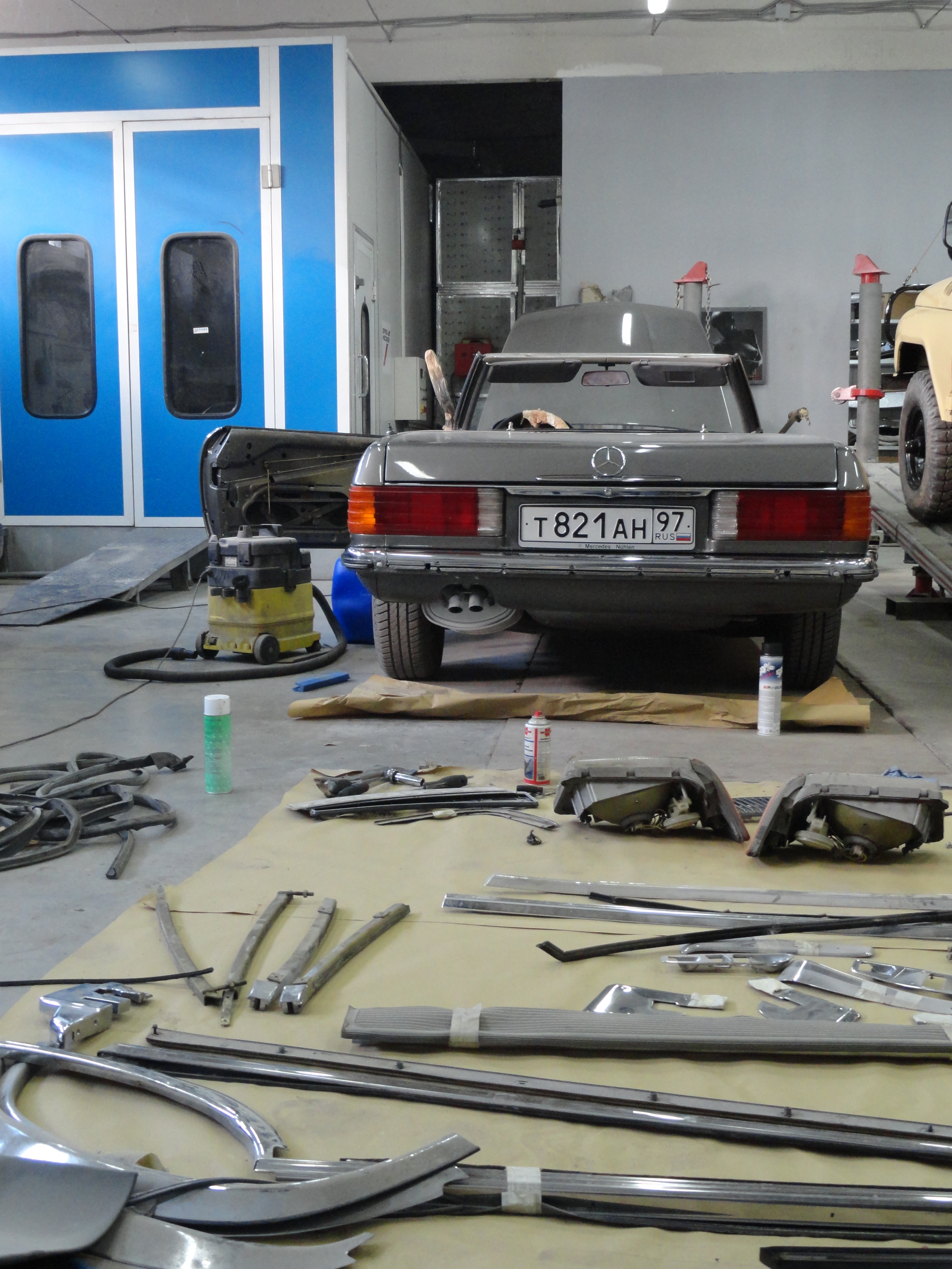 Mercedes W107 31